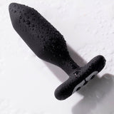 Onyx Vibrating Butt Plug · JeJoue